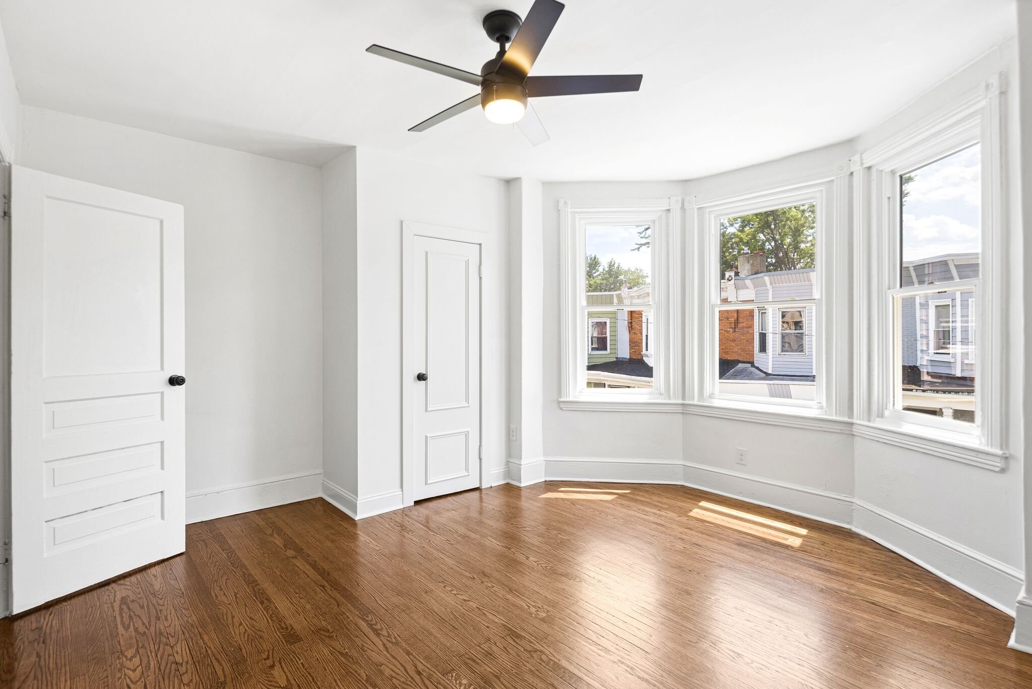 Building Photo - 1329 S Lindenwood St