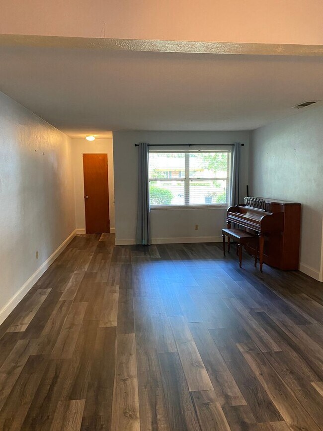 Building Photo - 3/2 Home In Downtown/Conway Area! Zoned fo...