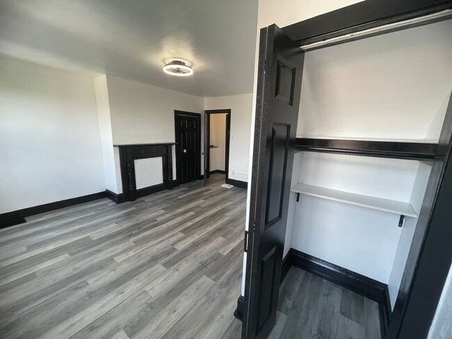 Building Photo - Newly updated 2 bedroom apartment for rent!