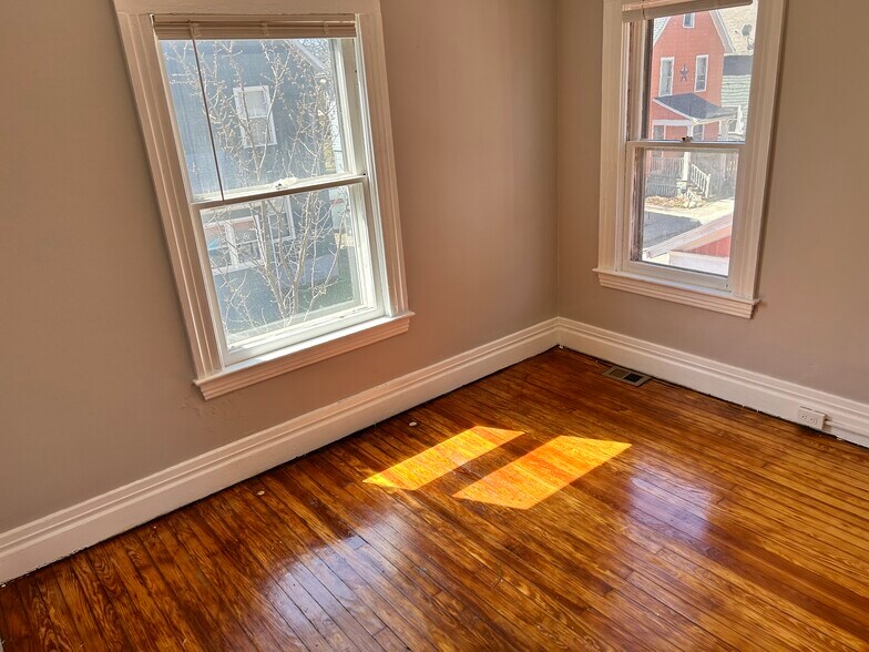 Building Photo - 16 Goebel Place