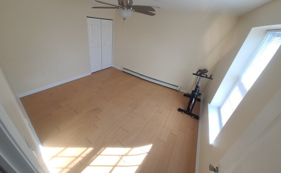 Building Photo - 213 Sheridan Ave