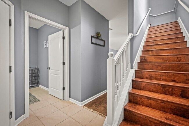 Building Photo - End unit townhome in The Cottages at Oakleaf Plantation