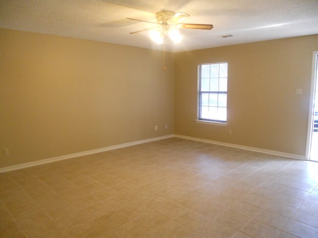 Building Photo - 115 Chiliwood Ln