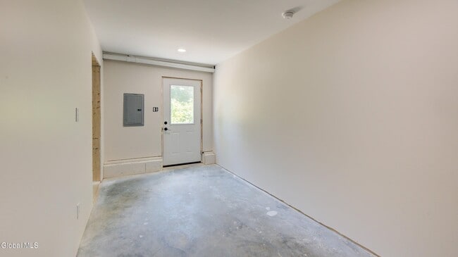 Building Photo - 246 Woods Hollow Rd