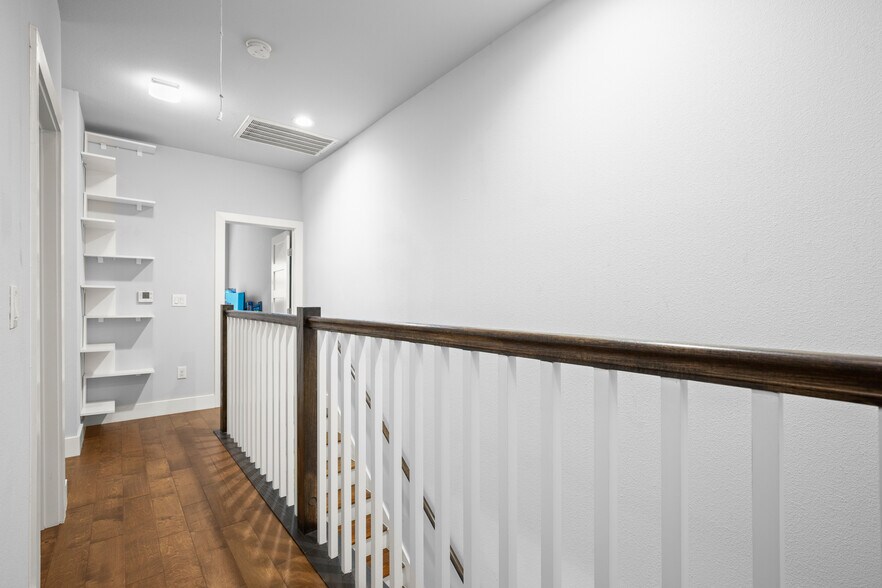 Building Photo - 1220 Delano St