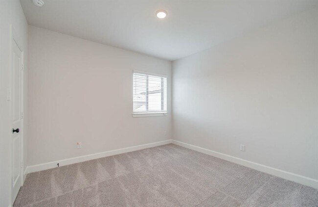 Building Photo - 1515 Noble Pk Dr