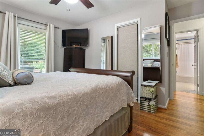 Building Photo - 2056 Arlington Ave NE