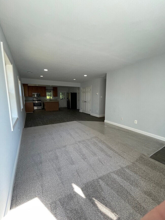 Building Photo - 3128 Headrow Cir