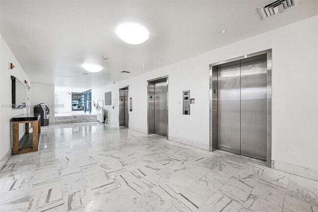 Building Photo - 1000 West Ave