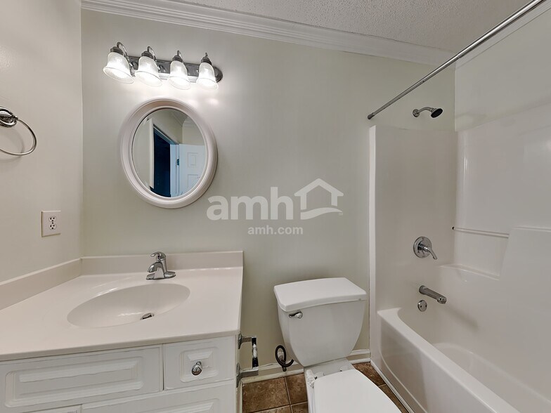 Building Photo - 1703 Hunterwoods Dr