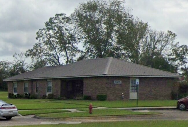 Building Photo - 626 N State Hwy 103