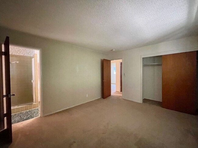 Building Photo - 3063 Linda Vista Ave
