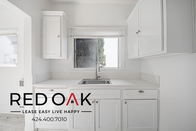 Building Photo - 979 S Oxford Ave