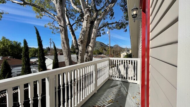 Building Photo - 1737 Chorro St
