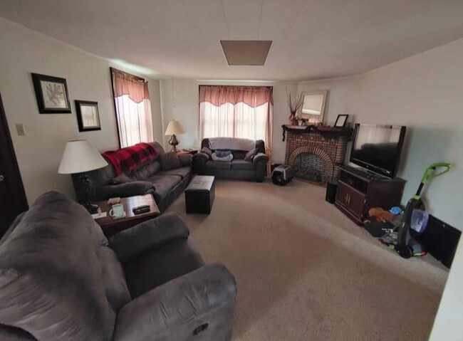 Building Photo - 2137 S Taylor Dr