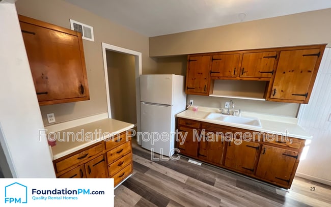 Building Photo - 1624 Mary Dr