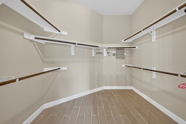 Building Photo - 2000 Water Trace Ct