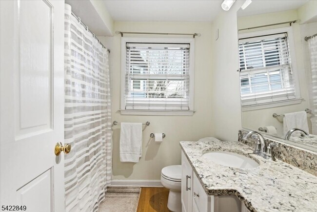 Building Photo - 260 Walnut St