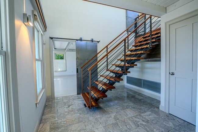 Building Photo - 6R Breakwater Ave
