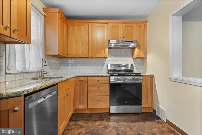 Building Photo - 134 Plant Ave