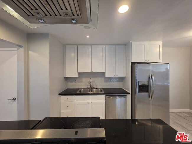 Building Photo - 210 S Lucia Ave