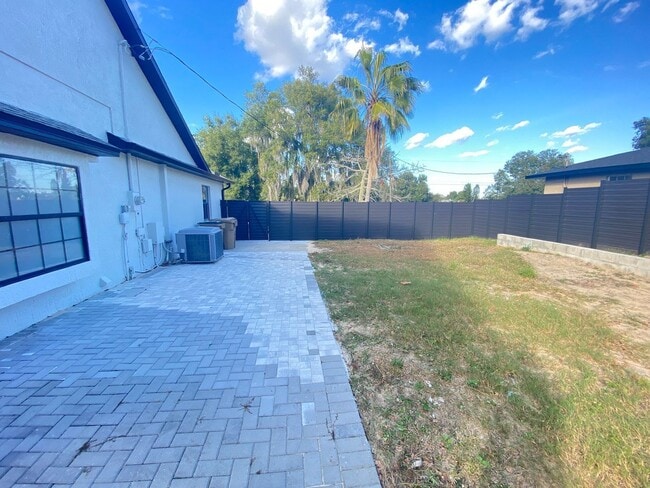 Building Photo - 13245 Shore Dr