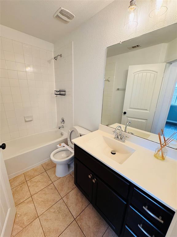 Building Photo - 402 Crater Lake Dr