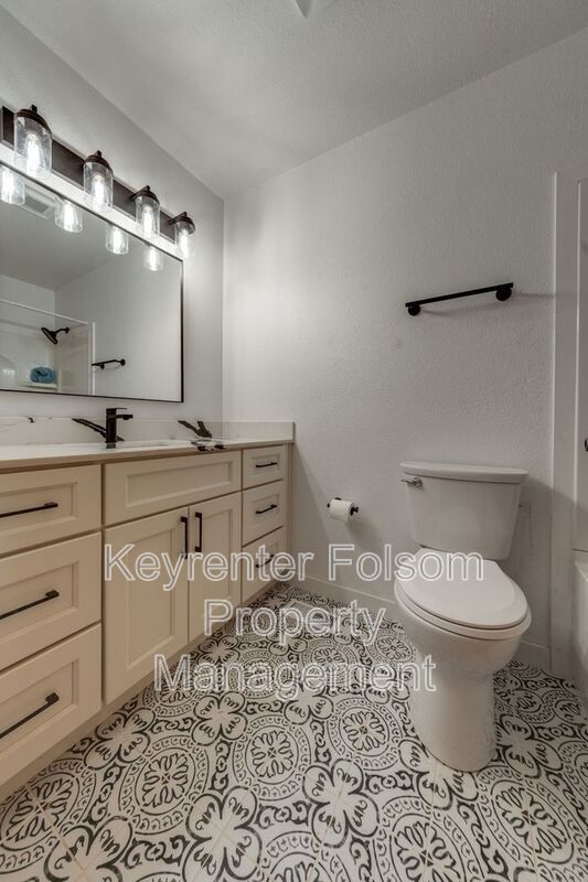 Building Photo - 5800 McKinley Dr