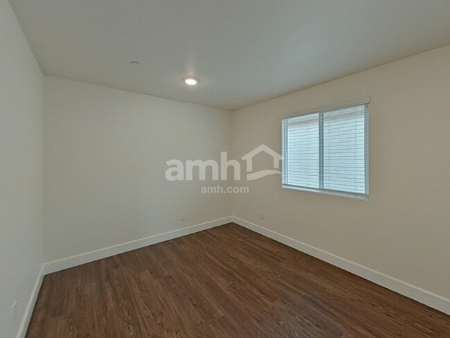 Building Photo - 80 Cabaletta Ln