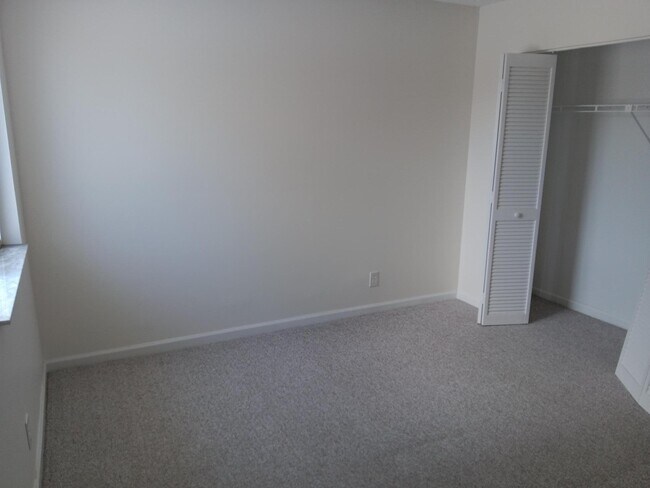 Building Photo - 23157 Fountain View Dr
