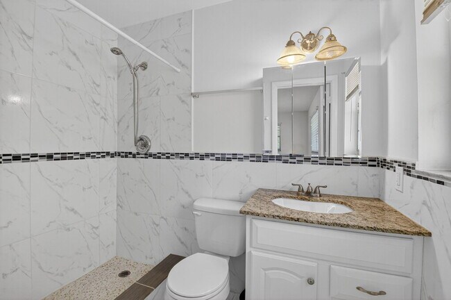 Building Photo - 801 Meadowlark Ln