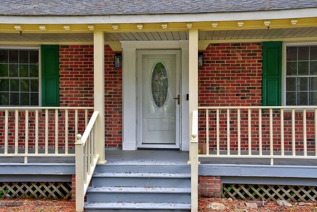 Building Photo - FOR RENT- PORTSMOUTH!
