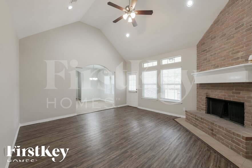 Building Photo - 295 Cypress Dr