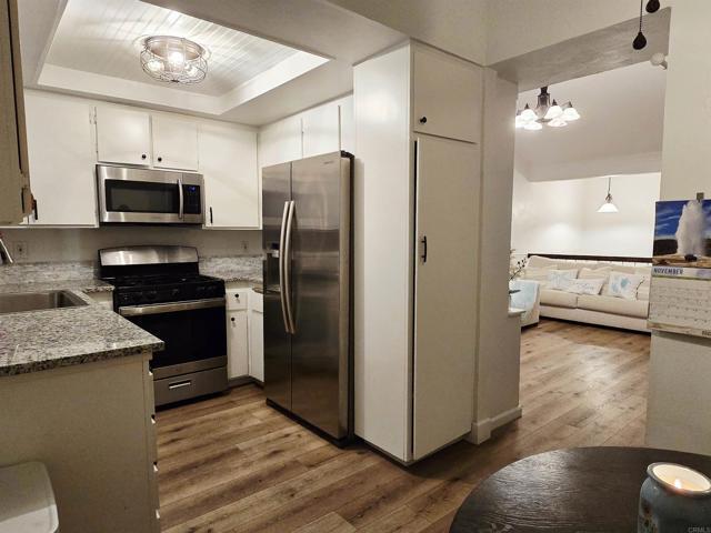 Building Photo - 2135 E Valley Pkwy