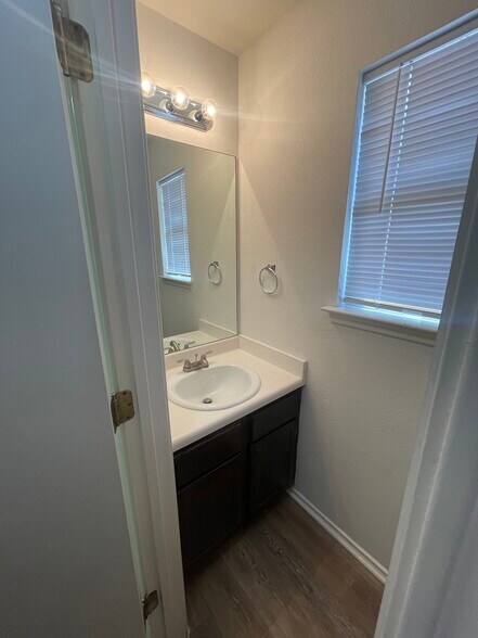 Building Photo - 10324 Bobcat Blf