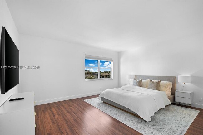Building Photo - 401 Golden Isles Dr