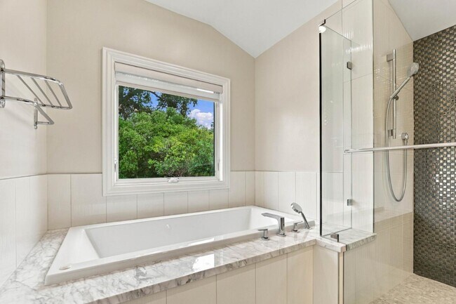 Building Photo - 3878 Magnolia Dr