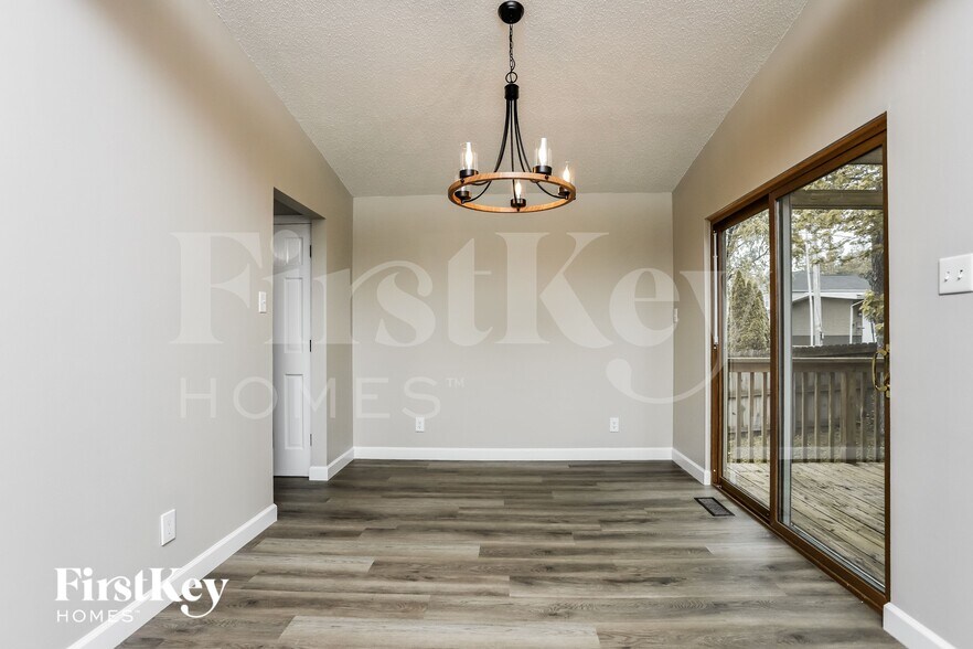 Building Photo - 855 Windemere Ave