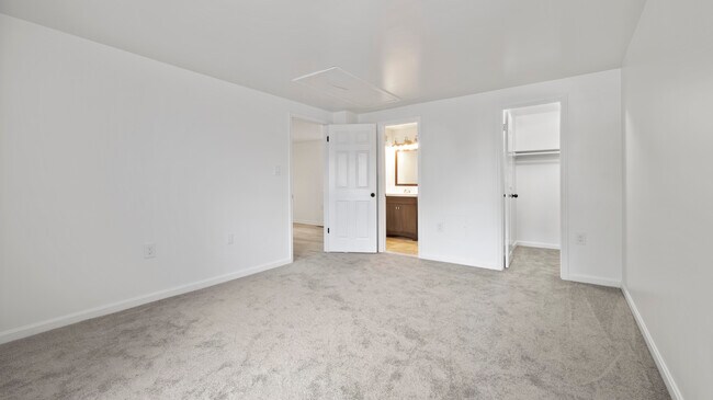 Building Photo - 4389 Pembrook Village Dr