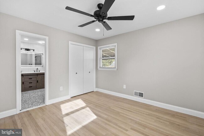 Building Photo - 3887 Shadywood Dr