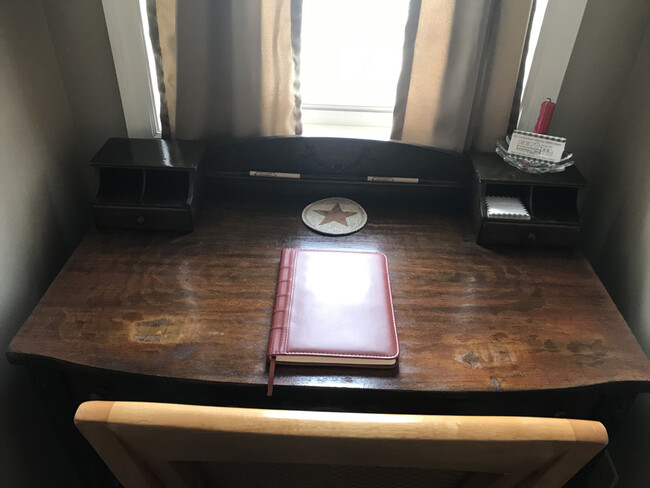 Desk - 408 3rd Ave. E