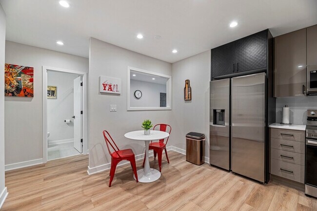 Building Photo - 2342 W Touhy Ave