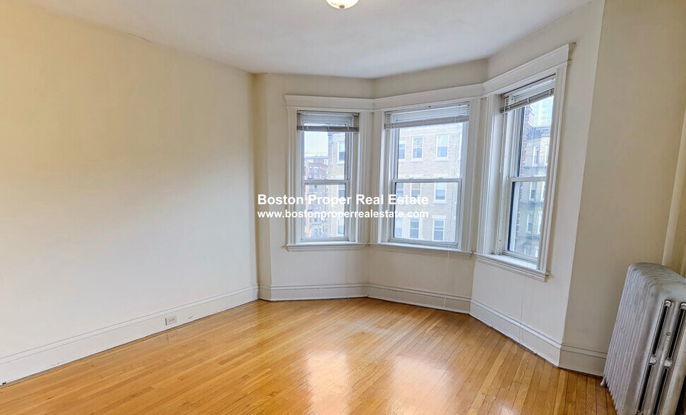 Building Photo - 107 Queensberry St