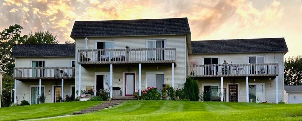 Primary Photo - 575 N Riverside Ave