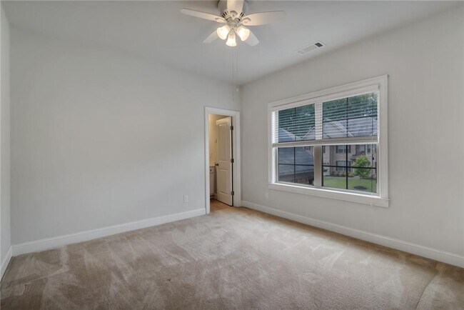 Building Photo - 5210 Mirror Lake Dr