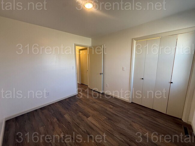 Building Photo - 3113-3115 S Bunker