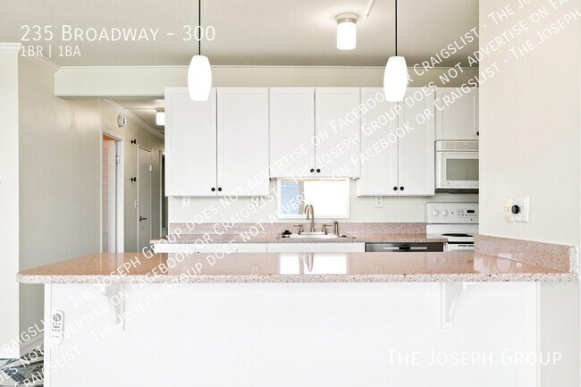 Building Photo - 235 Broadway-300
