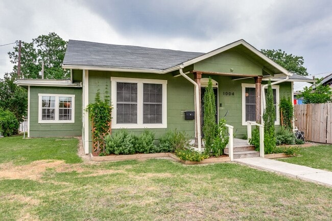 Building Photo - 1004 Edison Dr
