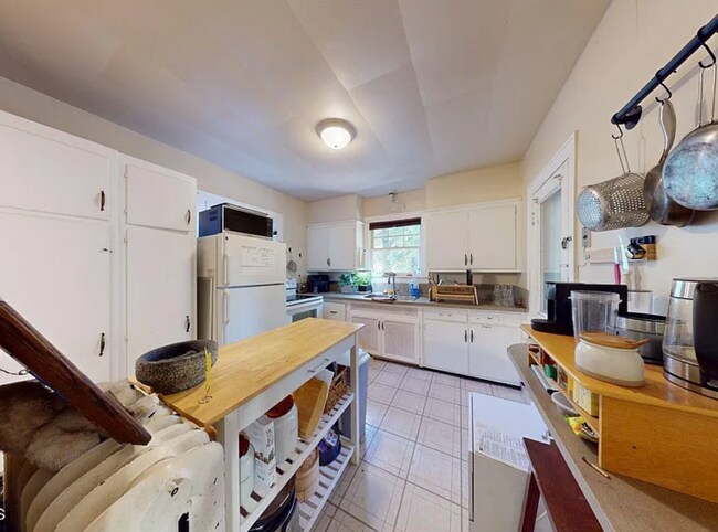 Building Photo - 283 State St