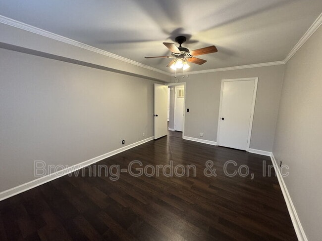 Building Photo - 5025 Hillsboro Pike